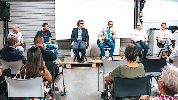 Die Teilnehmer in der Podiumsdiskussion v.l.n.r Dr. Hans Jürgen Gold, Thomas Zwirn, Dr. Wolfram Radunz, Dr. Martin Weinreuter, Christoph Gäckle und Iris Heiser 