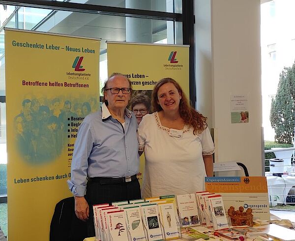 Kurt Sommer und Elke Aryeequaye bei unserem Infostand 