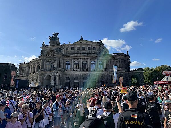 Lauf zum Stadion vor der Semper Oper