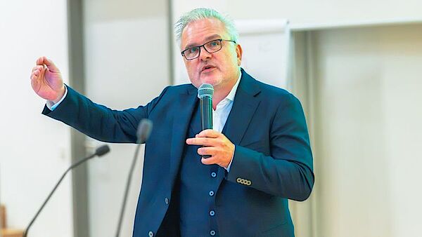 Prof. Dr. Peter Sauer
