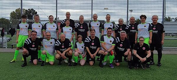TRANSDIA Walking Football Mannschaft und Eintracht Frankfurt Walking Football Mannschaft