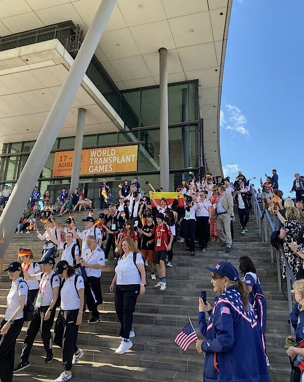 „Walk of nations“ zum Heinz-Steyer-Stadium Dresden