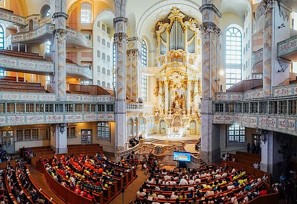 Gottesdienst in der Frauenkirche (YesVideography)